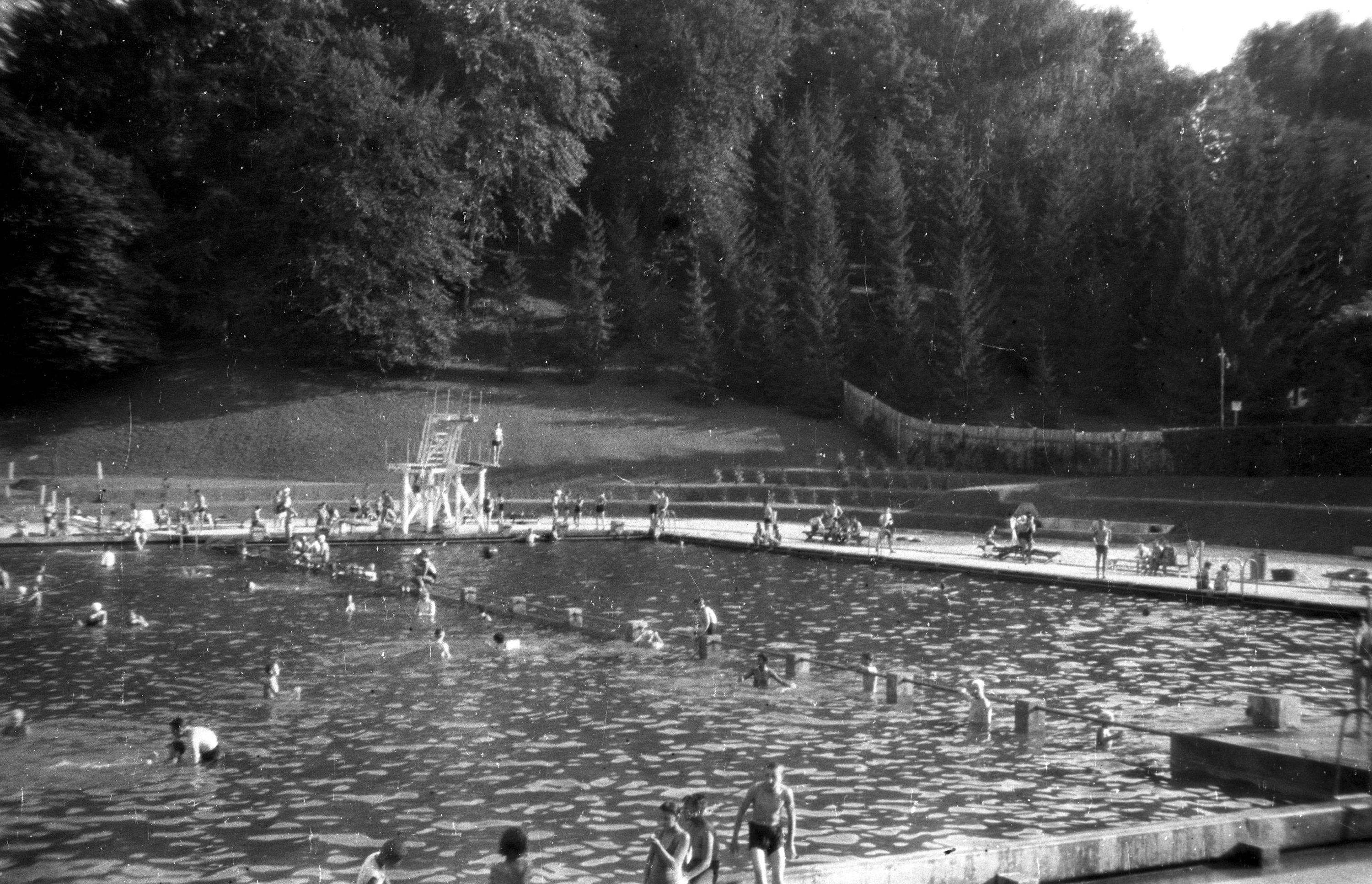 A swimming pool in 1930s Lviv. Photographs by Włodzimierz Puchalski