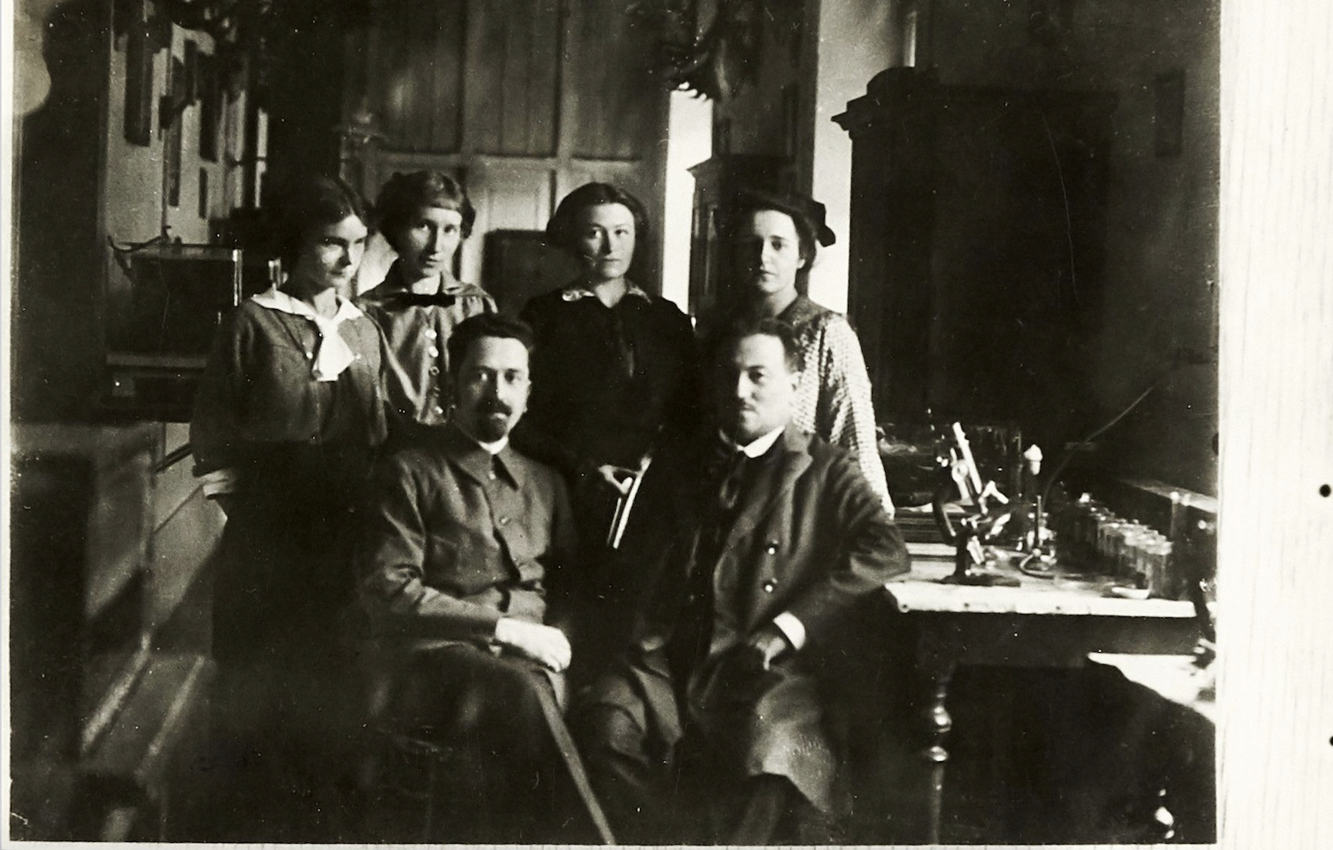 Cecylia Klaften (third from the left) with her colleagues at the Zoology Institute in Lviv / The Library of Zoology Museum and Institute of Polish Science Academy