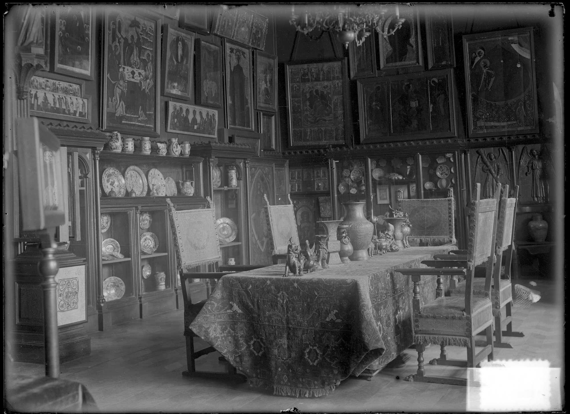 Велика (Зелена) вітальня музею у 1920-х роках / Надано Музеєм Ханенків