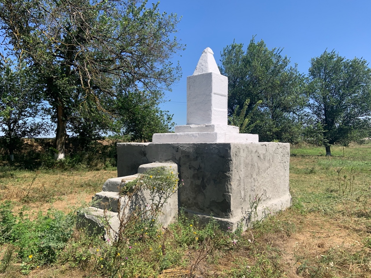 An early type of the World War II memorial in Mykolaiv oblast. Photo by Mykola Homanyuk.